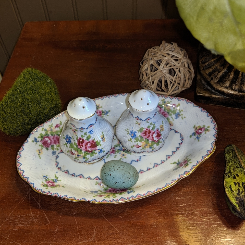 Royal Albert Salt and Pepper And Dish 8 - Picture 2 of 3